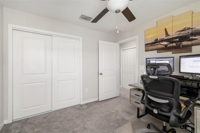 Building Photo - 621 Royal Empress Dr