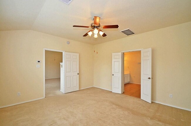 Building Photo - 5327 Stonegate Dr