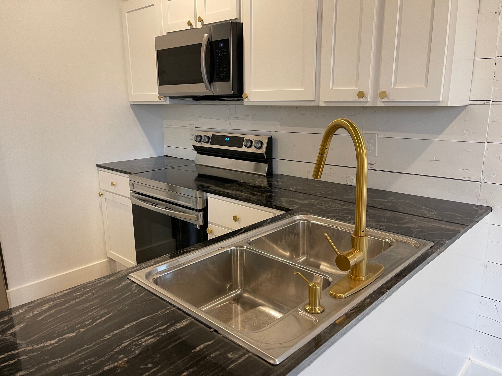 Kitchen - 706 Adams St