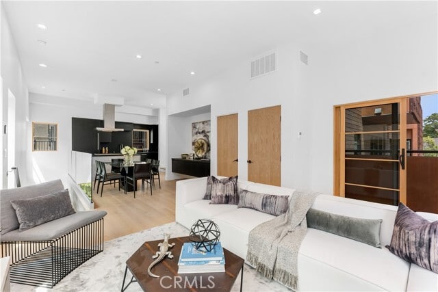 Building Photo - 1035 N Vista St