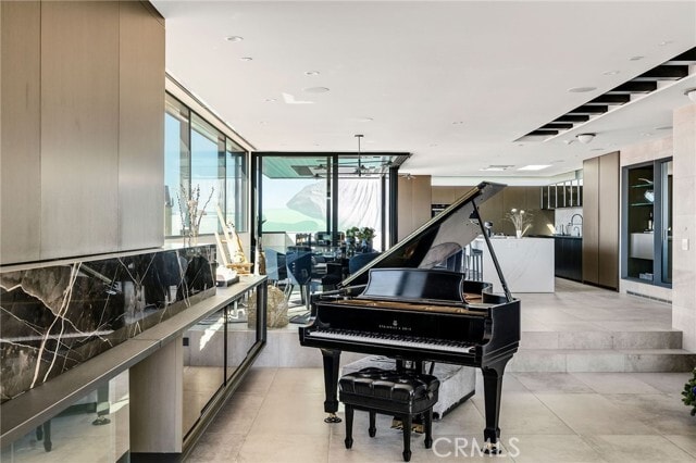 Building Photo - 121 25th St