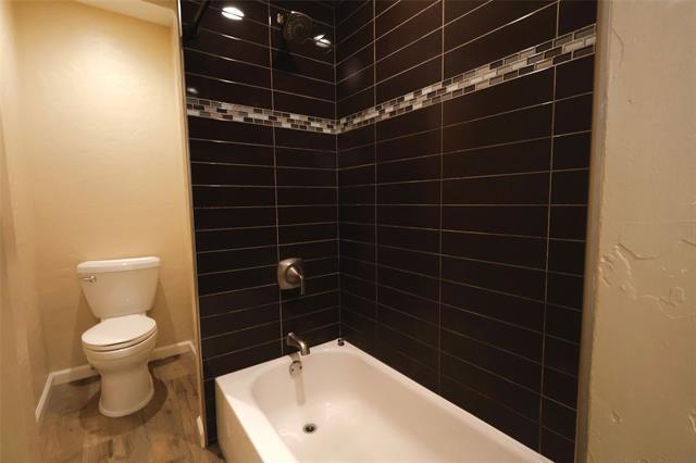 Building Photo - 1004 W Cayuga Dr