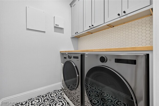 Building Photo - 24920 Divot Dr