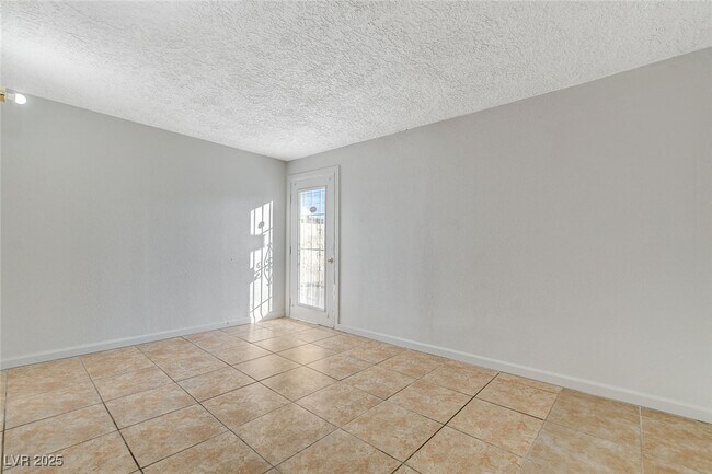 Building Photo - 5813 W Balzar Ave