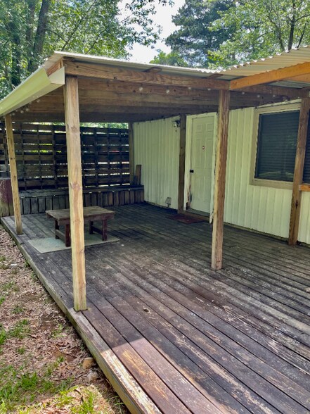 Building Photo - 6036 Circle Dr