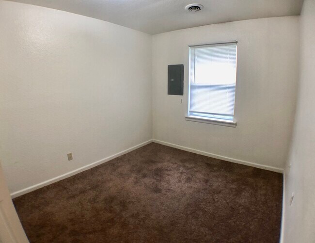 Building Photo - 722 W Broomfield St