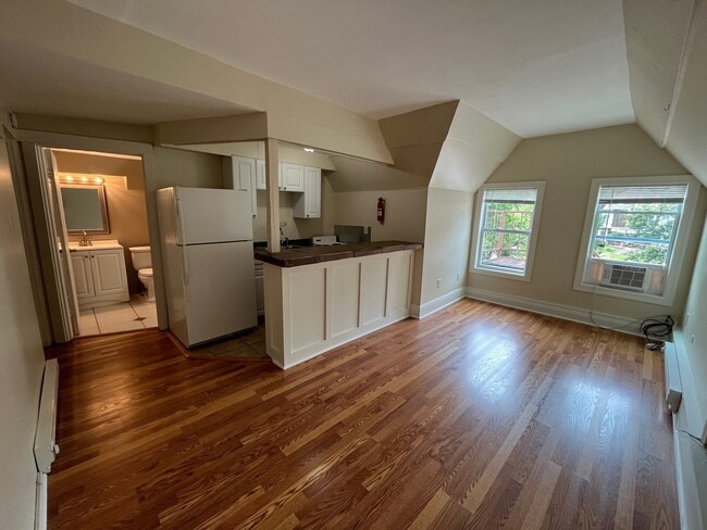 Interior Photo - Stanton 5401