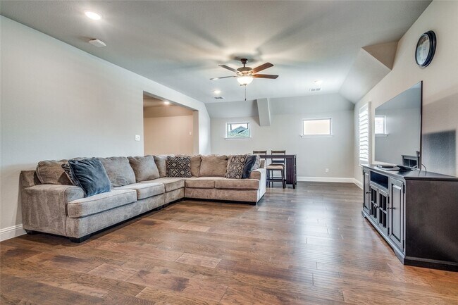 Building Photo - 11112 Lacey Oak Ridge
