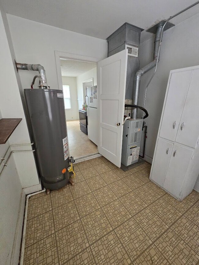Building Photo - Garfield/6th Duplex