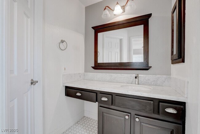 Building Photo - 8408 Bay Point Dr