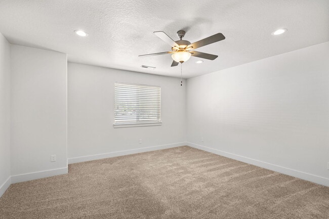 Building Photo - 917 N 100 W