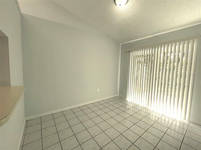 Building Photo - 1056 S Buena Vista Dr