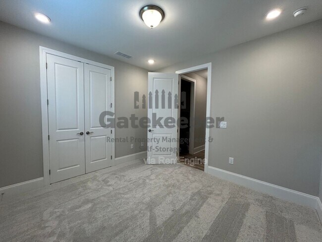 Building Photo - 411 Silverbell Ct