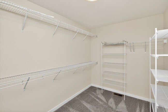 Building Photo - BEAUTIFUL CORNER LOT!! 3 Bedroom, 2 Bathroom Home in Des Moines!