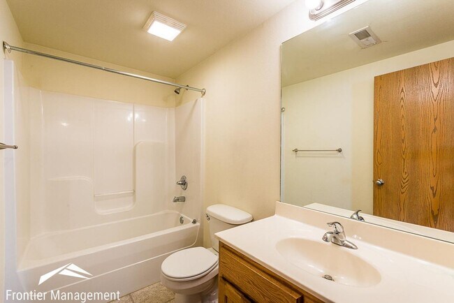 Building Photo - 402-b N 10th St