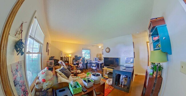 Building Photo - 3D Tour Available - Single-Family Home + Off-Street Parking + Washer & Dryer! Available October 3rd!