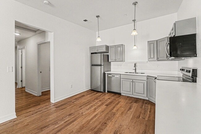 Building Photo - 1201 Raven Pl