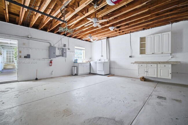 Building Photo - 2300 S Miami Ave