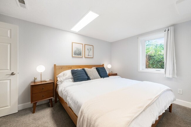 Building Photo - Golden Duplex > Unit is fully furnished feels like NEW!