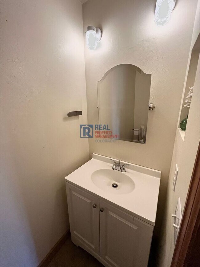 Building Photo - 3673 E 133rd Ct