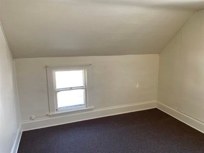 Building Photo - 4 bedroom house