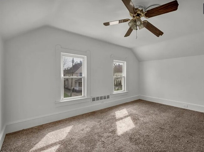 Building Photo - 3134 W 88th St