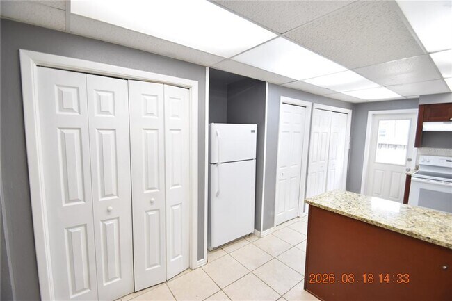 Building Photo - 212 N Clearview Ave