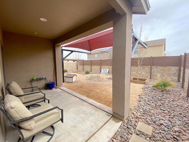 Building Photo - East El Paso 3 bed Refrig A/C w/office!
