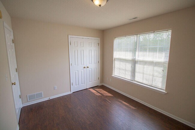 Building Photo - 1871 Harmony St