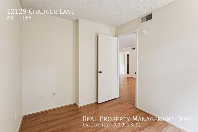 Building Photo - 12129 Chaucer Ln