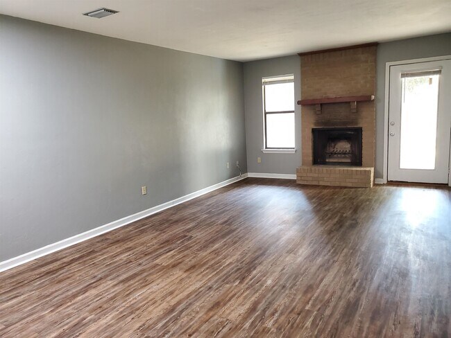 Building Photo - 2903 Woodrich Dr