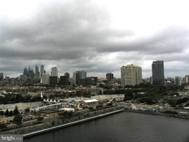 Building Photo - 1215 S Christopher Columbus Blvd