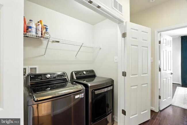 Building Photo - 7204 Barrberry Ln