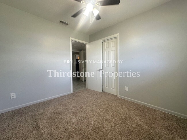 Building Photo - 1038 La Marche Dr