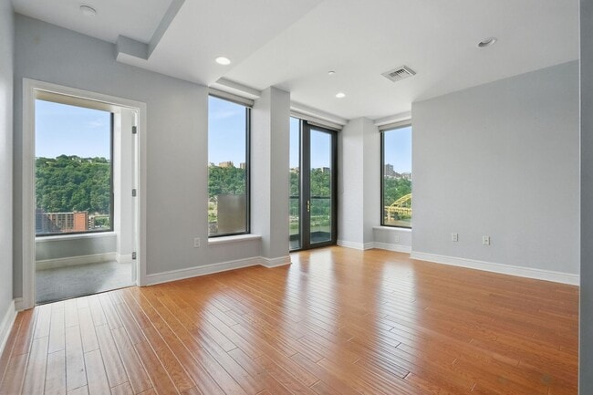 Building Photo - Welcome to Downtown Living with a view