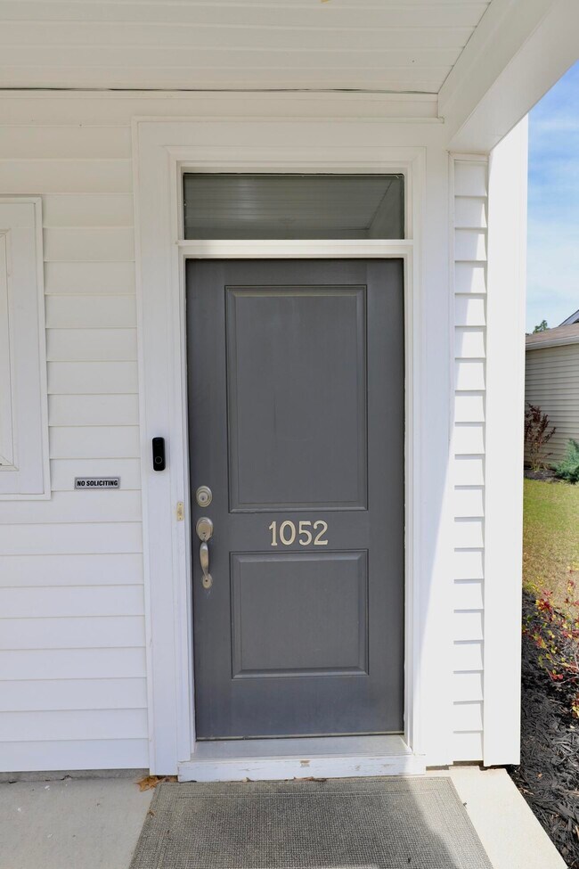 Building Photo - 1052 Ashcroft Cir