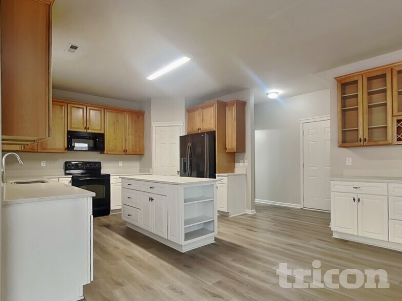 Building Photo - 16117 Long Talon Way