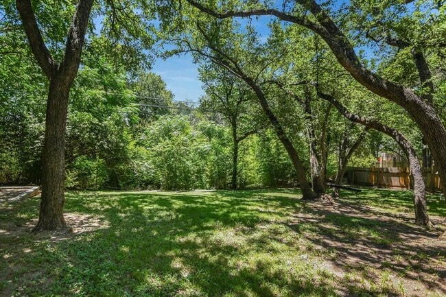 Building Photo - 4914 Rollingwood Dr