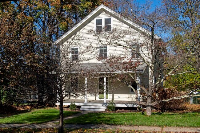 Building Photo - 39 MERRITT Ave