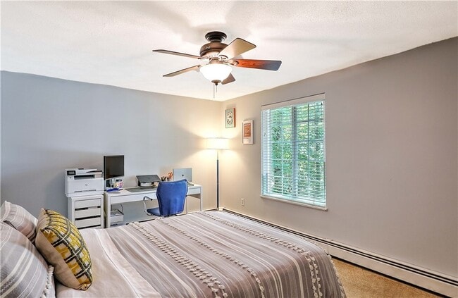 Building Photo - 28 Marigold Cir