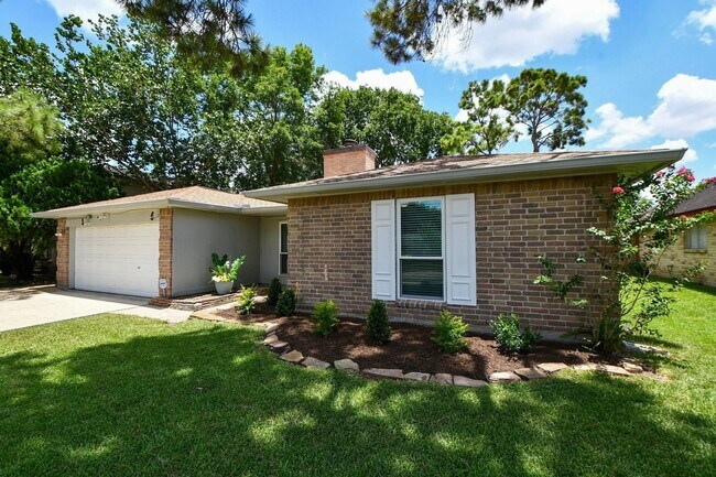Building Photo - 16823 Cobble Ridge Dr