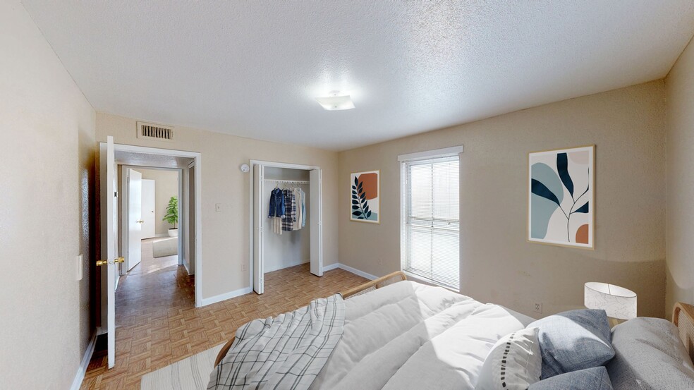 BEDROOM W/CLOSETS - Cerca Demi Apartments