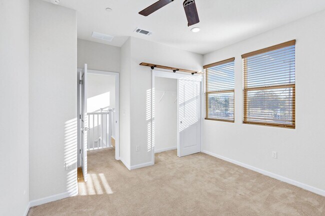 Building Photo - 2 bed 2.5 bath + Bonus Room Newer Construction Home Available Now!