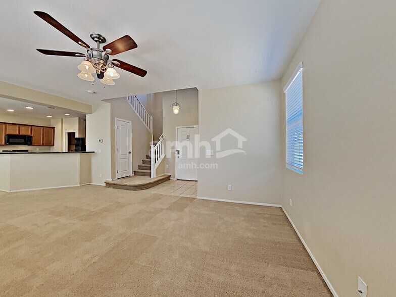 Building Photo - 1052 Crescent Falls St