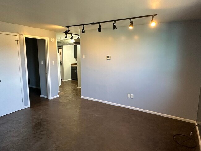 Building Photo - 705 Wilkinson Blvd