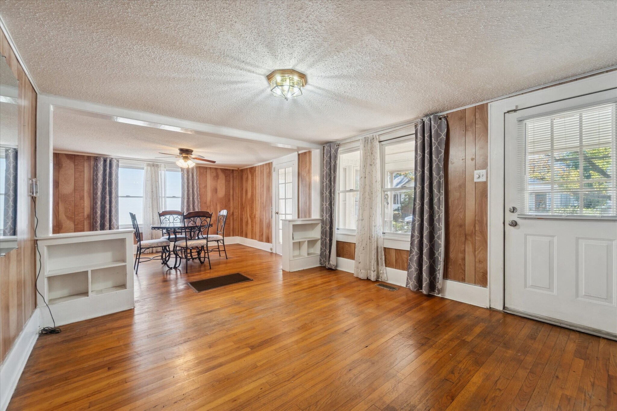 Building Photo - 742 E Park Ave