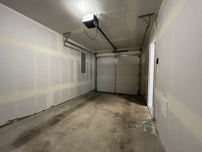 Building Photo - JDD2413