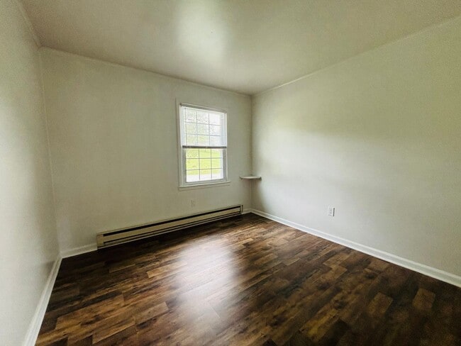 Building Photo - 922 Country Acres Rd