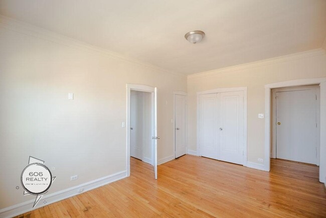 Building Photo - Rehabbed Units in Cicero!