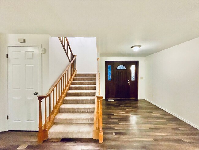 Building Photo - Luxurious 4-Bedroom Retreat with Mount Rai...